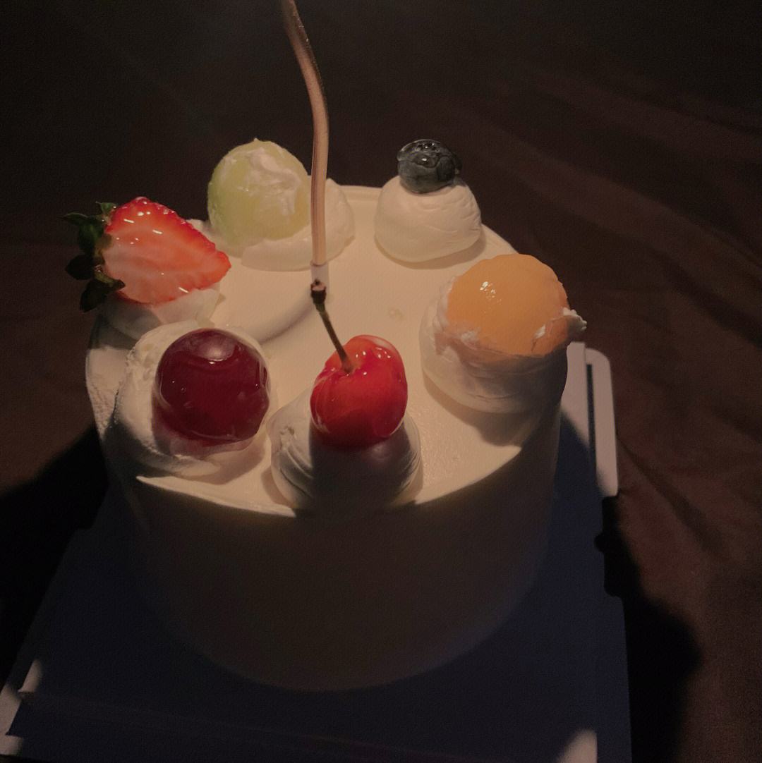 新利体育-22岁生日快乐！NBA官方晒照为杰伦-胡德-希菲诺庆生(2024生日快乐dafinazeqiri)