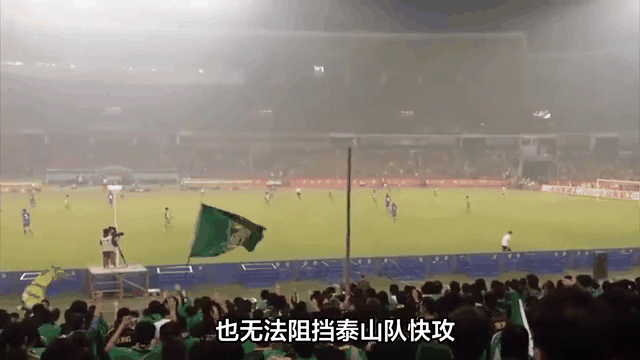 PSG球员全力以赴，帮助球队获胜(psg足球队)